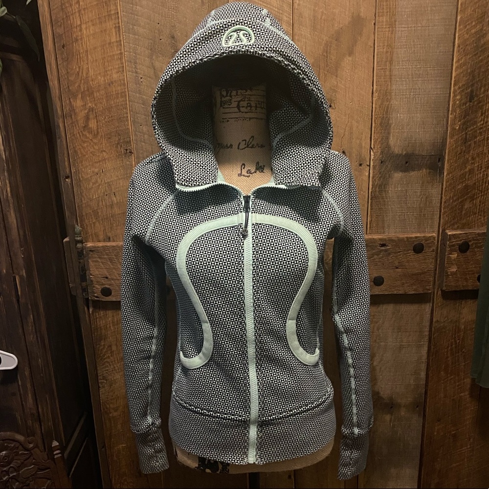 Excellent condition!! Lululemon jacket.